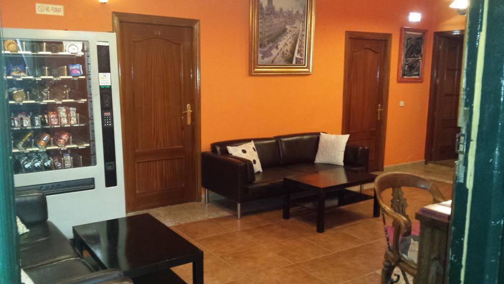 Hostal Rico Мадрид Экстерьер фото