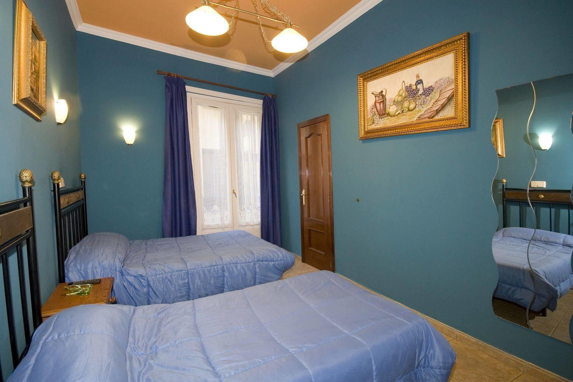 Hostal Rico Мадрид Экстерьер фото